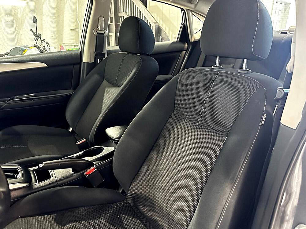 2017 Nissan Sentra S photo 9