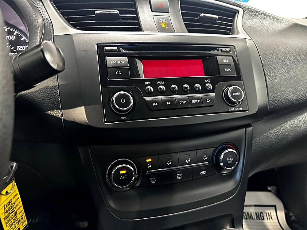 2017 Nissan Sentra S photo 17