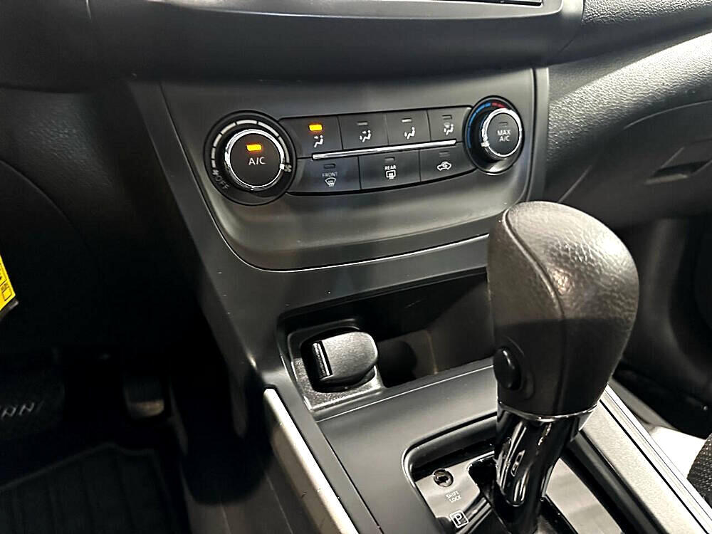 2017 Nissan Sentra S photo 16