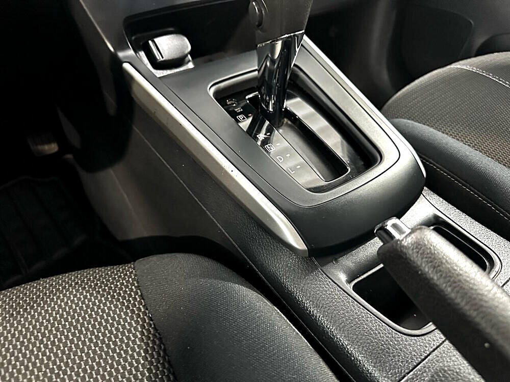 2017 Nissan Sentra S photo 15