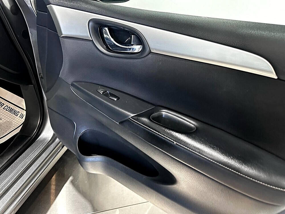 2017 Nissan Sentra S photo 19