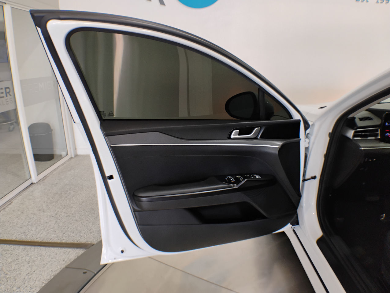 Kia K5 LXS 2023