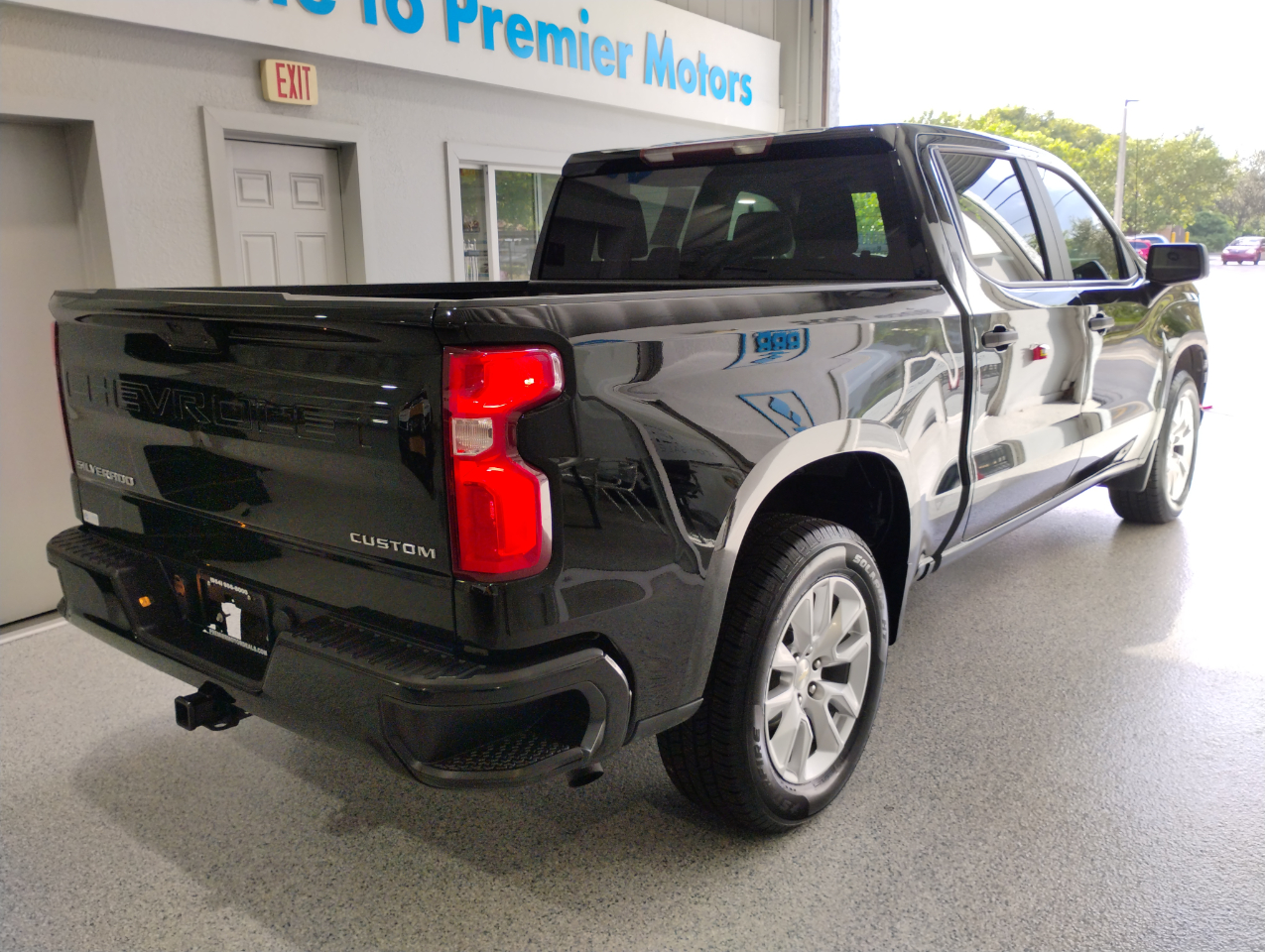 Chevrolet Silverado 1500 Custom Crew Cab Short Box 2WD 2021 Chevrolet Silverado 1500 Custom Crew Cab Short Box 2WD 2021
