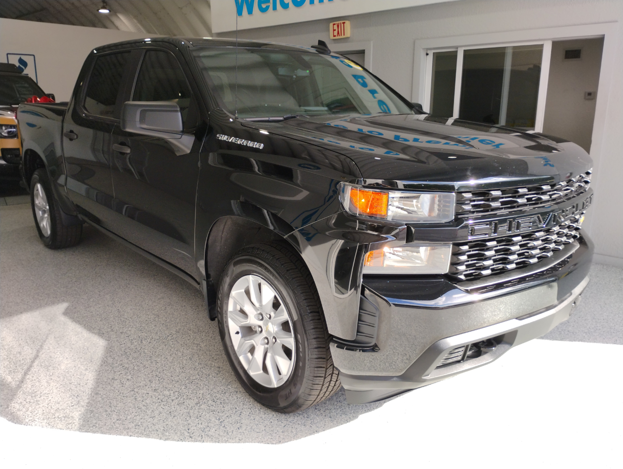 Chevrolet Silverado 1500 Custom Crew Cab Short Box 2WD 2021 Chevrolet Silverado 1500 Custom Crew Cab Short Box 2WD 2021