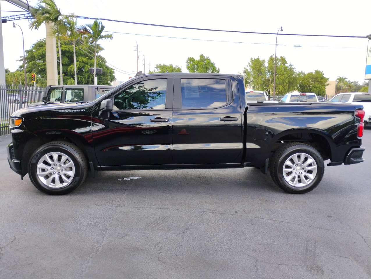 Chevrolet Silverado 1500 Custom Crew Cab Short Box 2WD 2021 Chevrolet Silverado 1500 Custom Crew Cab Short Box 2WD 2021