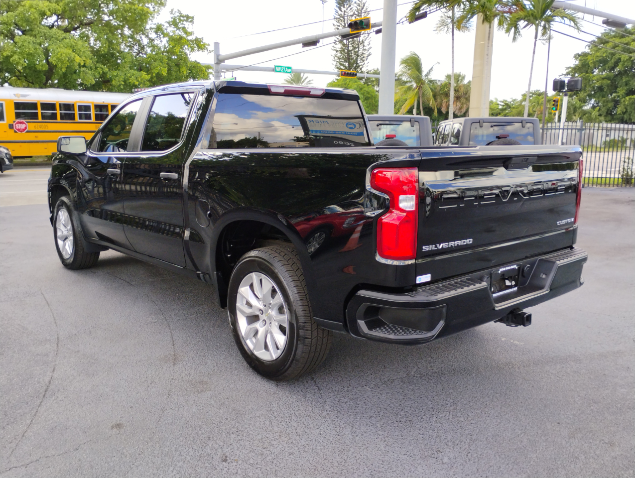Chevrolet Silverado 1500 Custom Crew Cab Short Box 2WD 2021 Chevrolet Silverado 1500 Custom Crew Cab Short Box 2WD 2021