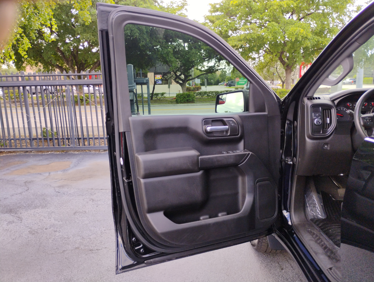 Chevrolet Silverado 1500 Custom Crew Cab Short Box 2WD 2021 Chevrolet Silverado 1500 Custom Crew Cab Short Box 2WD 2021
