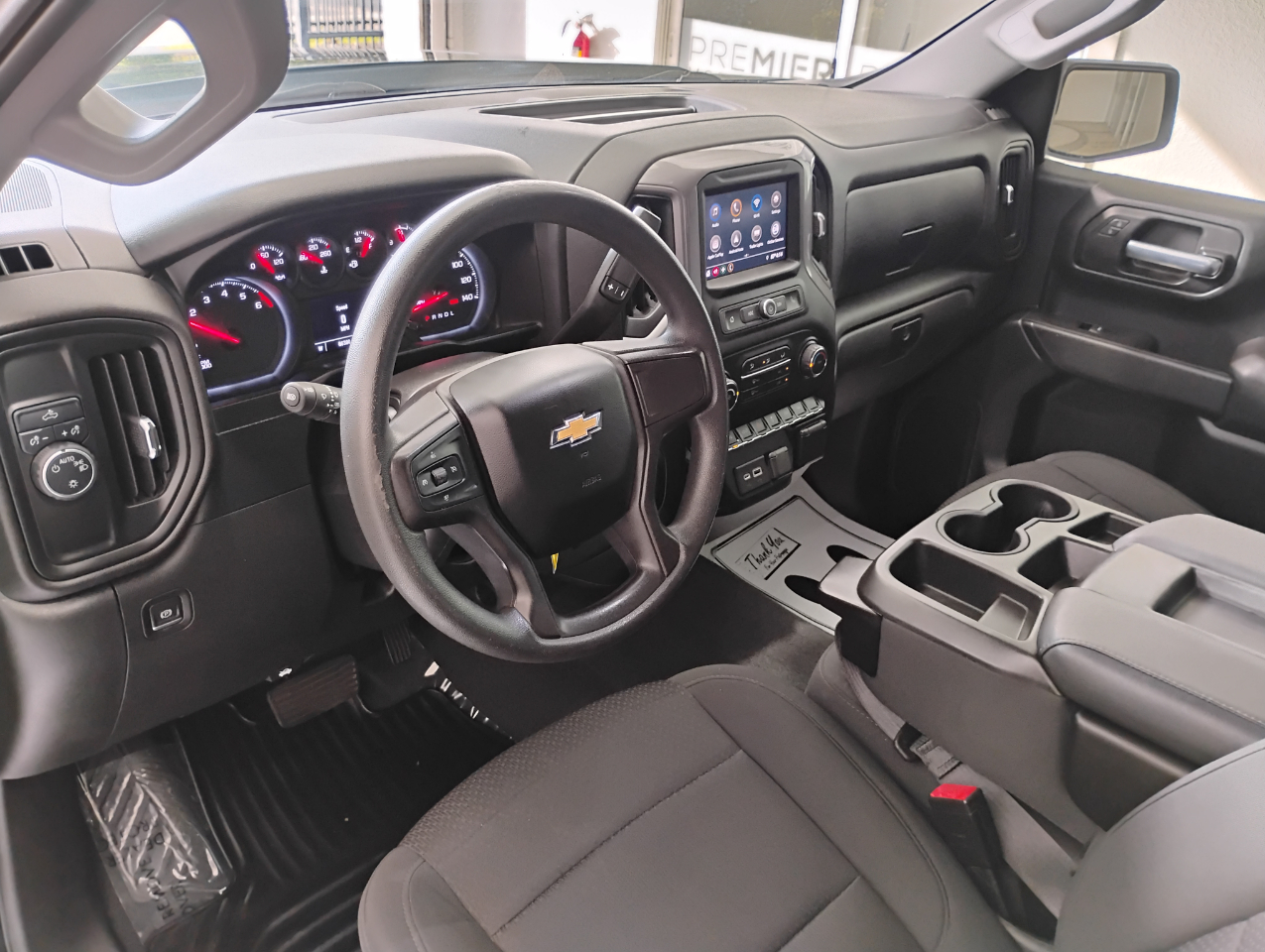 Chevrolet Silverado 1500 Custom Crew Cab Short Box 2WD 2021 Chevrolet Silverado 1500 Custom Crew Cab Short Box 2WD 2021