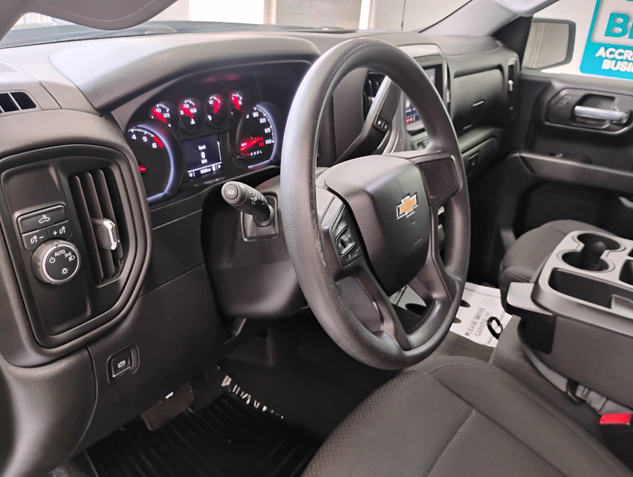 Chevrolet Silverado 1500 Custom Crew Cab Short Box 2WD 2021 Chevrolet Silverado 1500 Custom Crew Cab Short Box 2WD 2021
