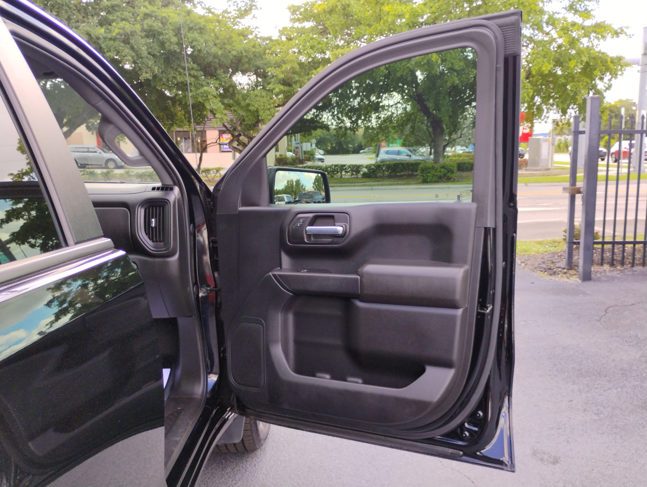 Chevrolet Silverado 1500 Custom Crew Cab Short Box 2WD 2021 Chevrolet Silverado 1500 Custom Crew Cab Short Box 2WD 2021