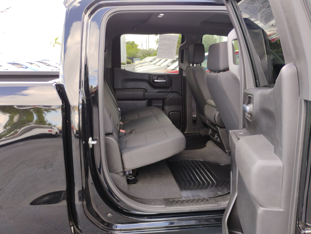Chevrolet Silverado 1500 Custom Crew Cab Short Box 2WD 2021 Chevrolet Silverado 1500 Custom Crew Cab Short Box 2WD 2021