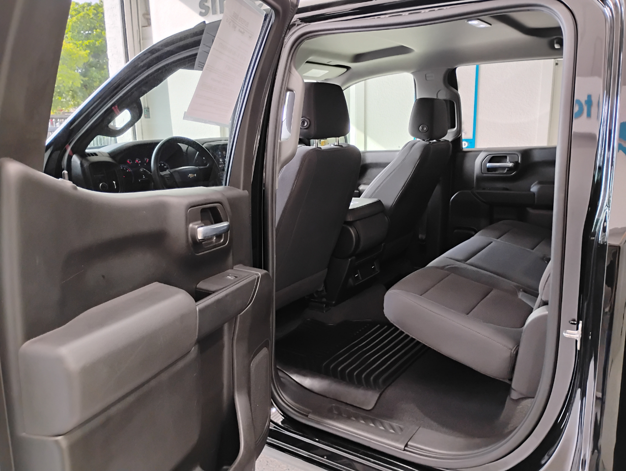 Chevrolet Silverado 1500 Custom Crew Cab Short Box 2WD 2021 Chevrolet Silverado 1500 Custom Crew Cab Short Box 2WD 2021