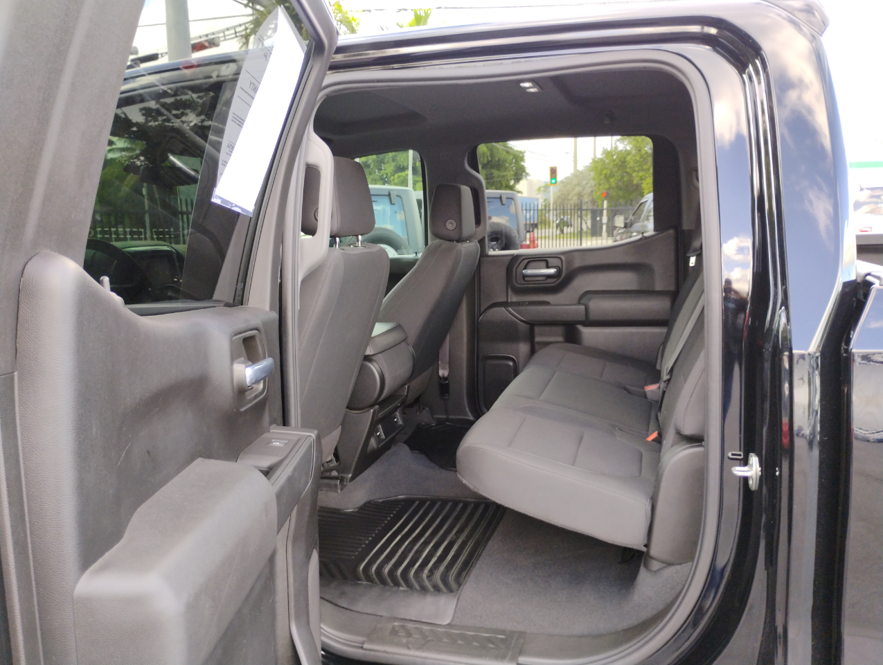 Chevrolet Silverado 1500 Custom Crew Cab Short Box 2WD 2021 Chevrolet Silverado 1500 Custom Crew Cab Short Box 2WD 2021