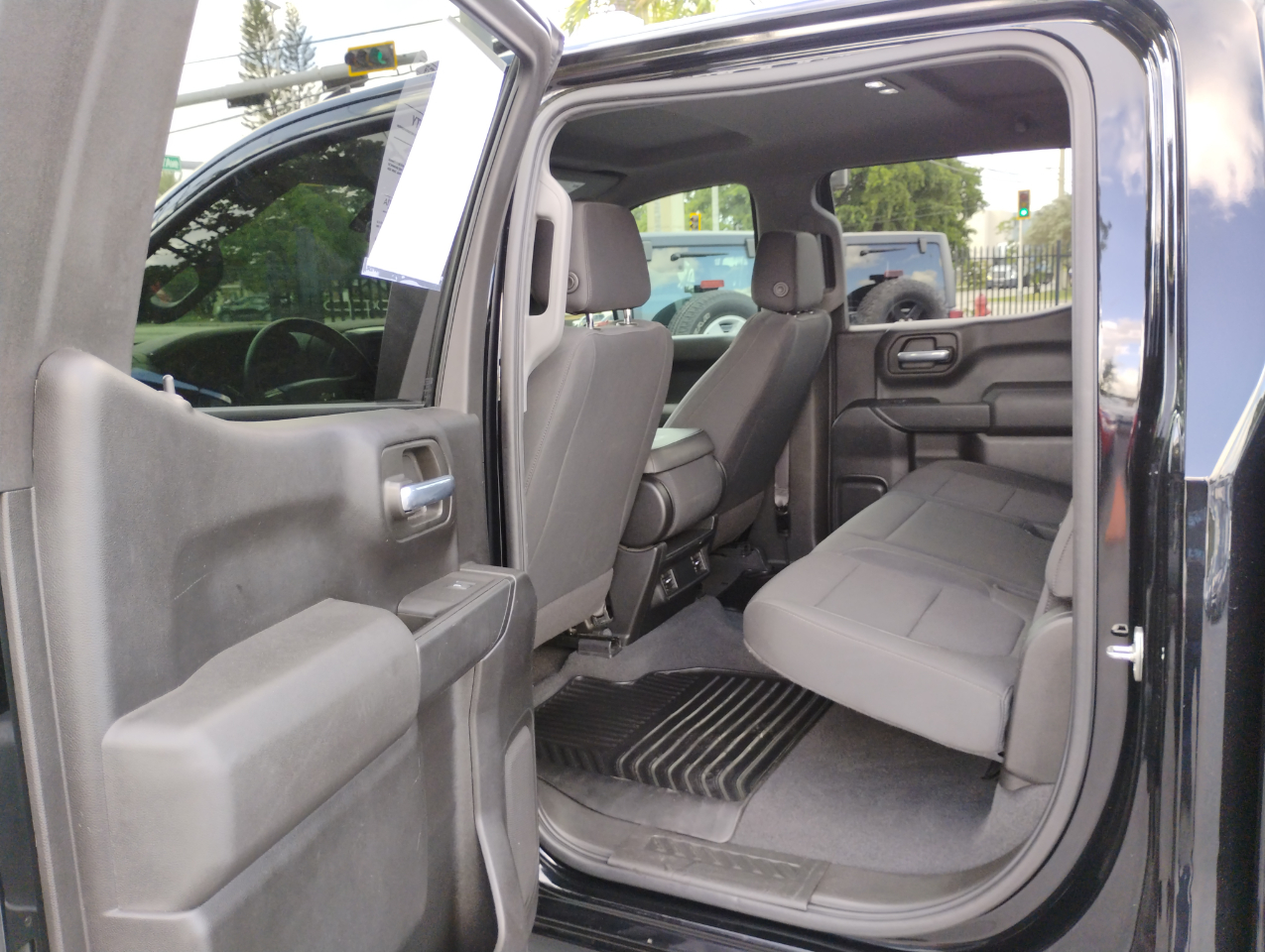 Chevrolet Silverado 1500 Custom Crew Cab Short Box 2WD 2021 Chevrolet Silverado 1500 Custom Crew Cab Short Box 2WD 2021