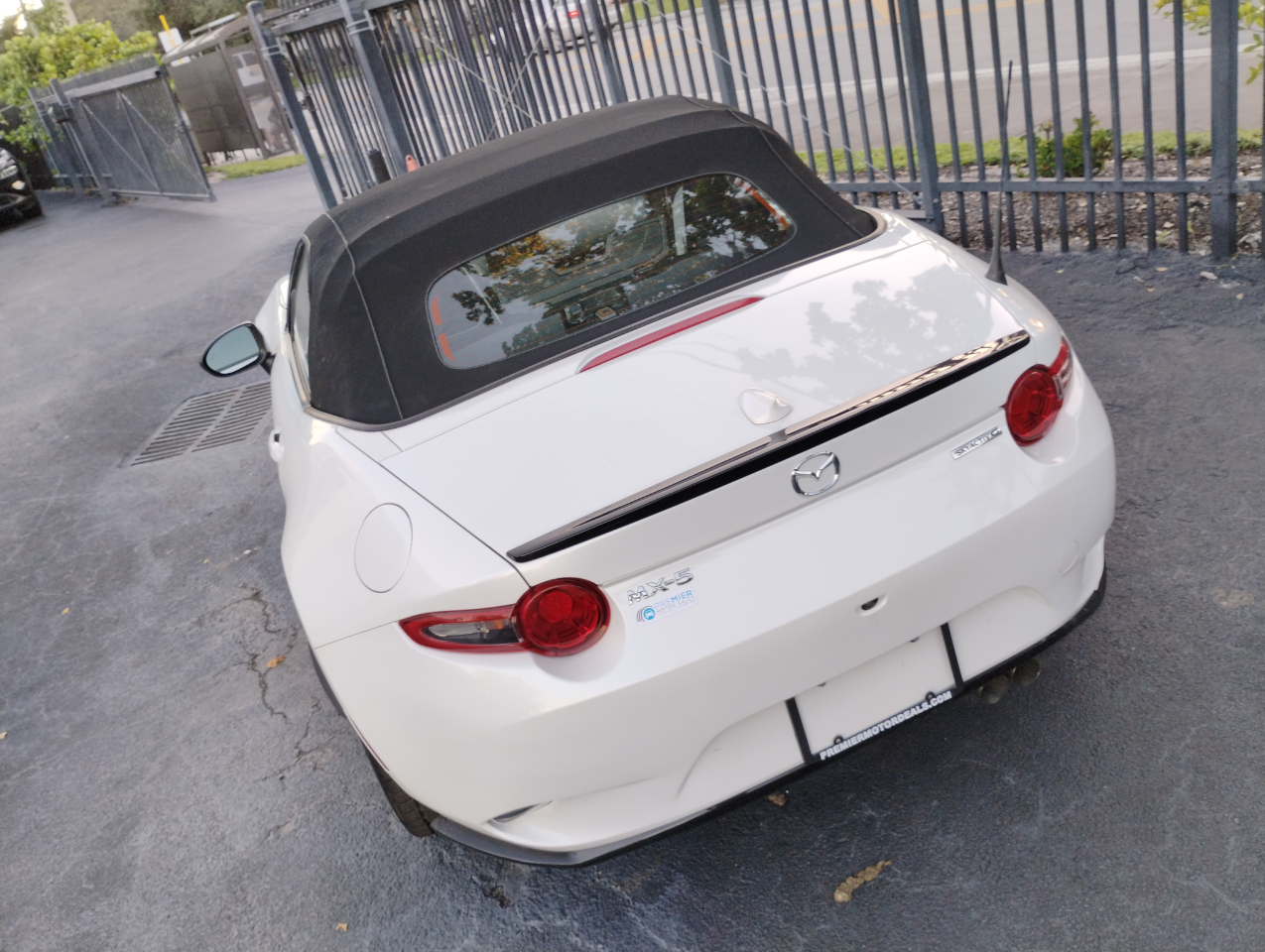 2022 Mazda MX-5 Miata Miata photo 3