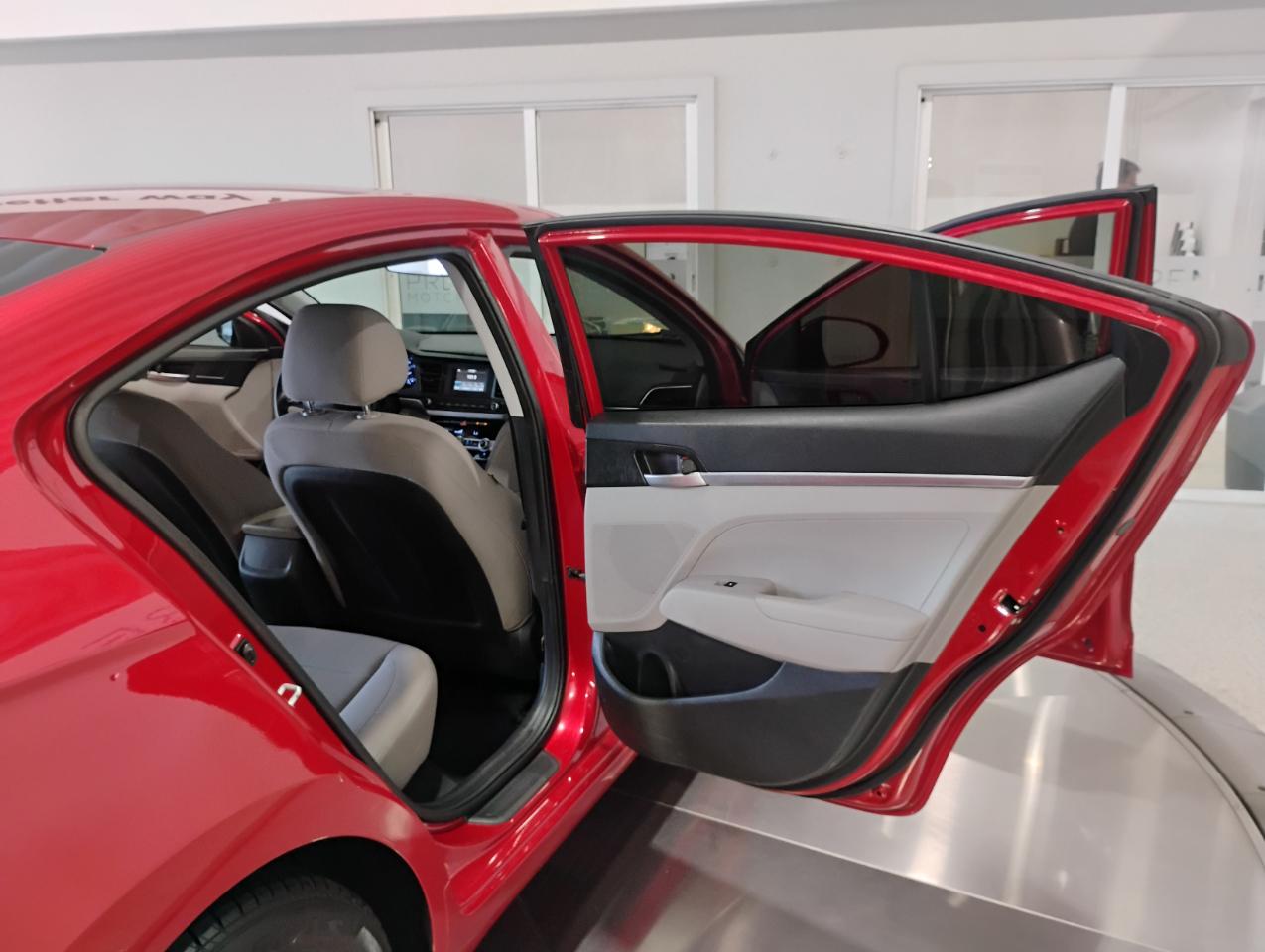 Hyundai Elantra SE 6M 2020