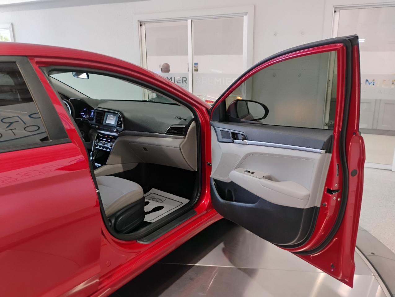 Hyundai Elantra SE 6M 2020