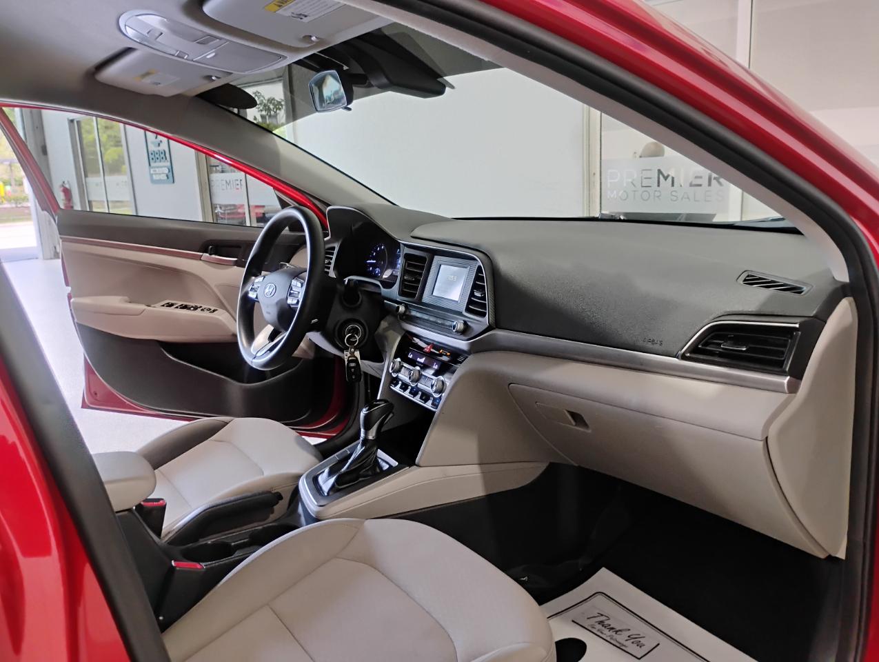 Hyundai Elantra SE 6M 2020
