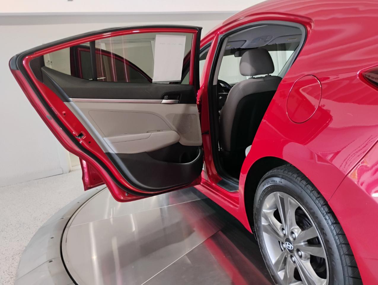 Hyundai Elantra SE 6M 2020