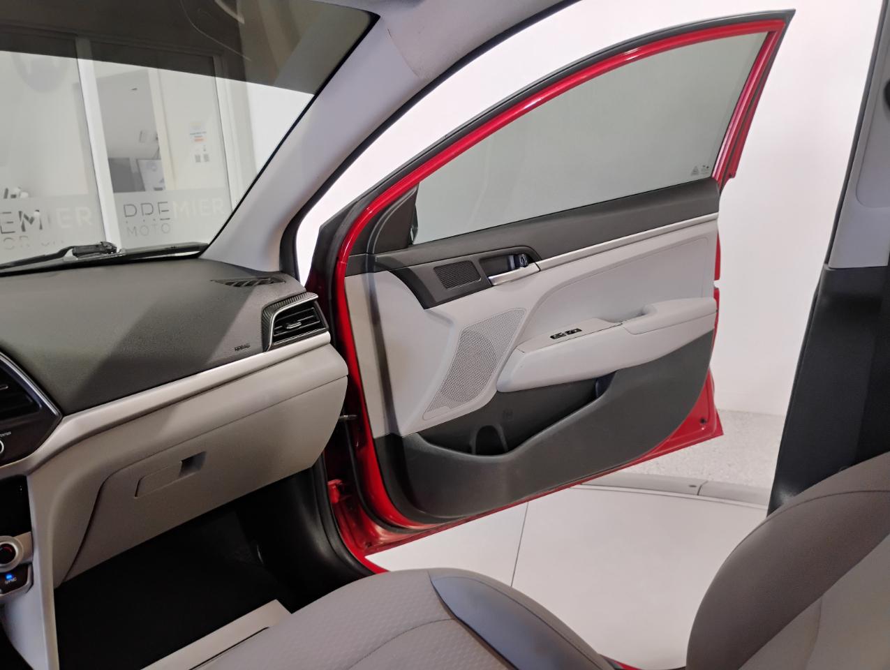 Hyundai Elantra SE 6M 2020