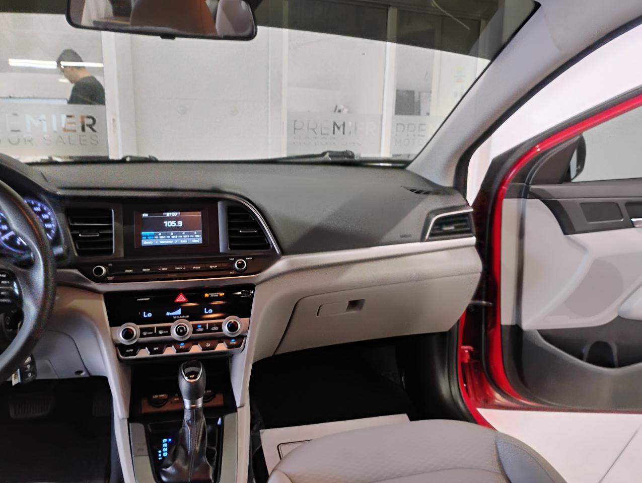 Hyundai Elantra SE 6M 2020