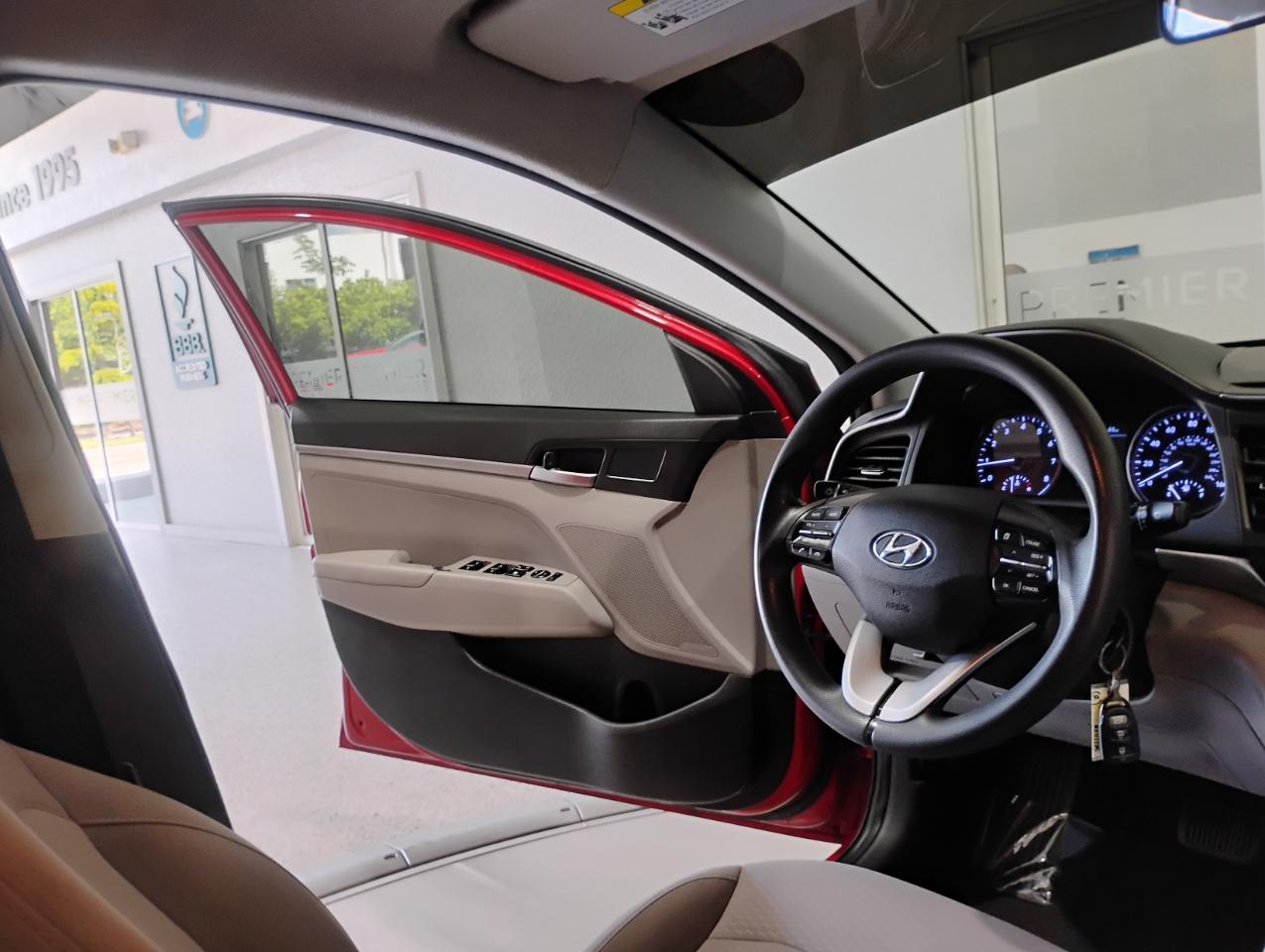 Hyundai Elantra SE 6M 2020