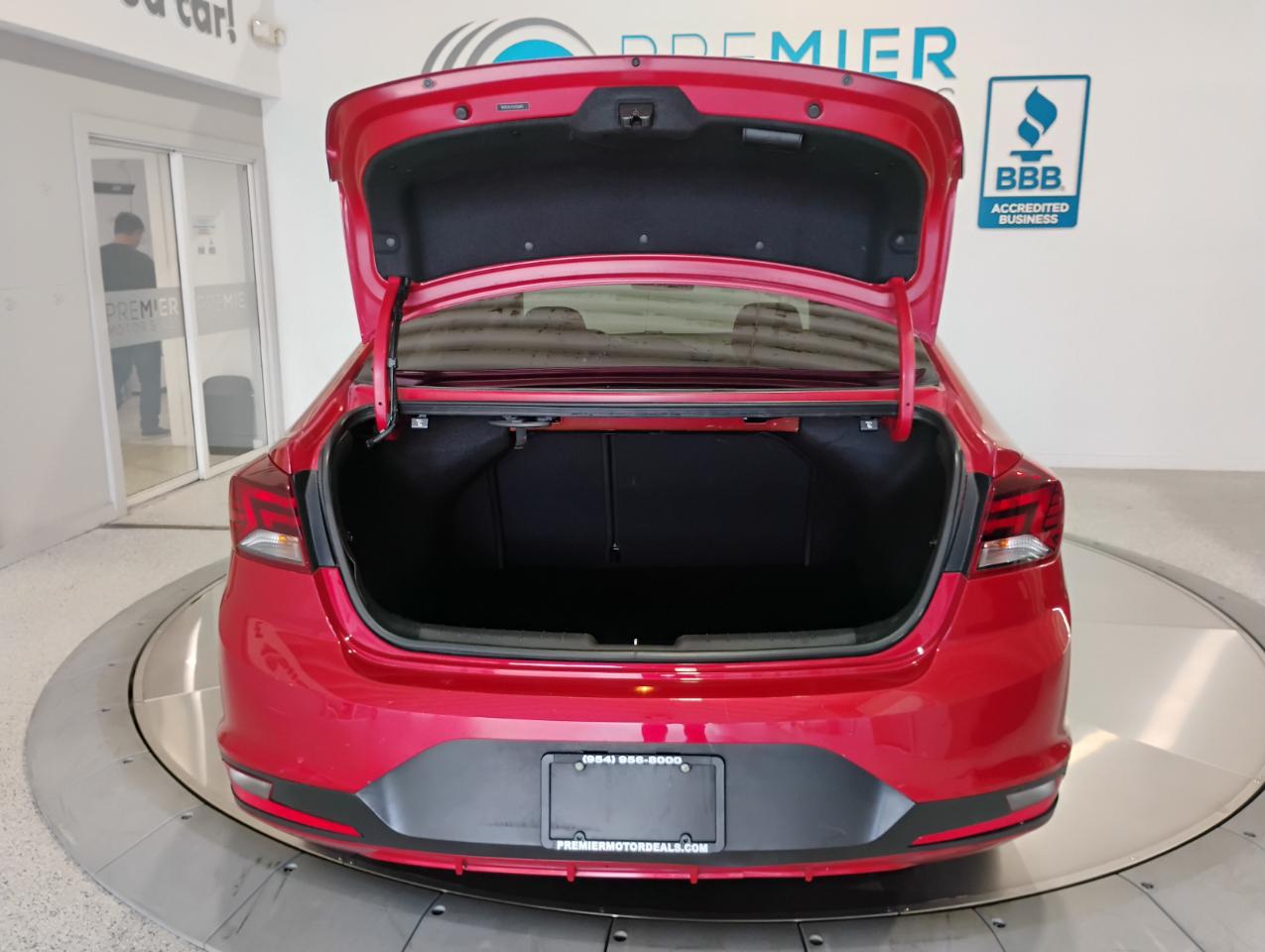 Hyundai Elantra SE 6M 2020