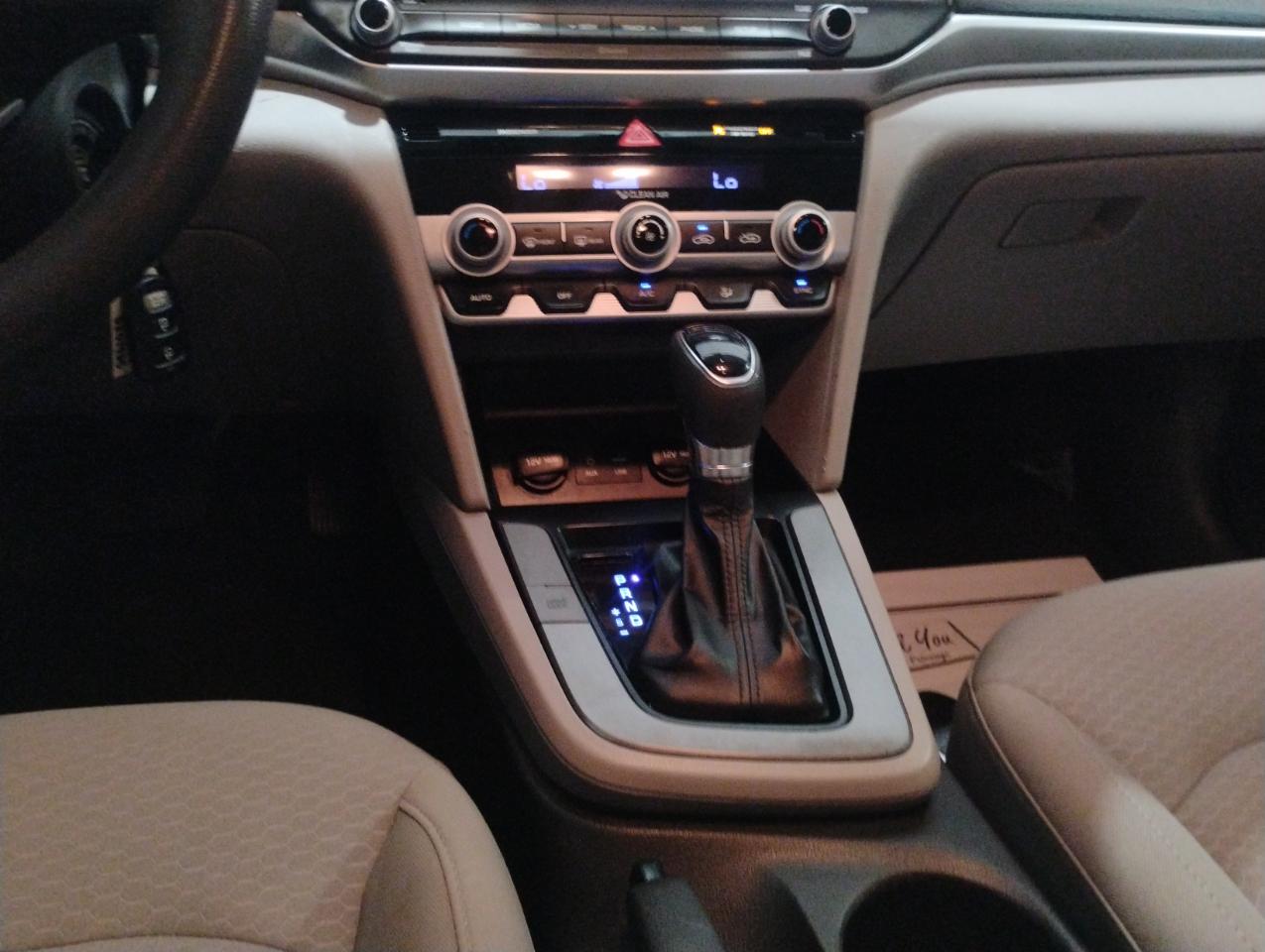 Hyundai Elantra SE 6M 2020