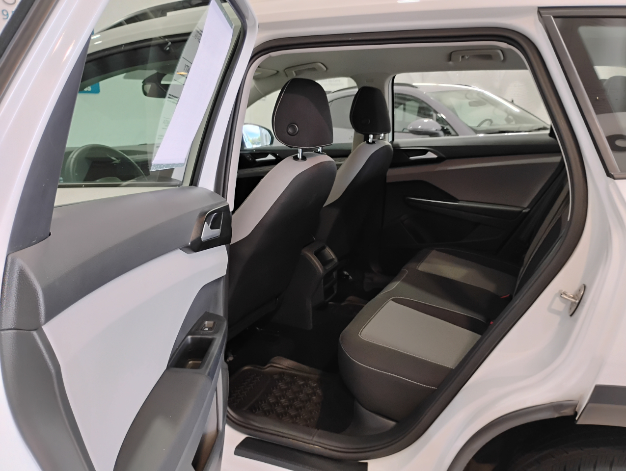 Volkswagen Taos S 2023