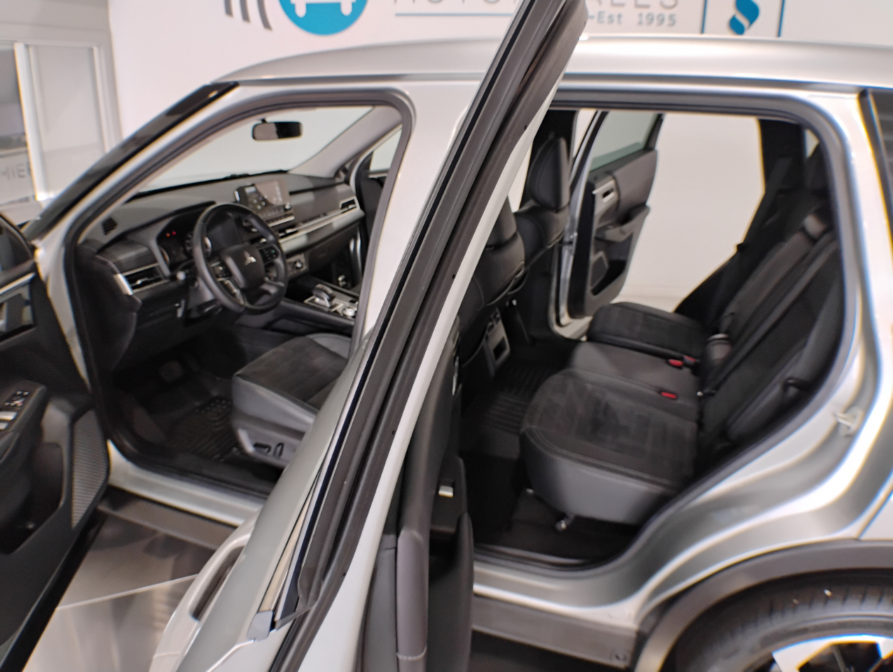 Mitsubishi Outlander SE 2WD 2023