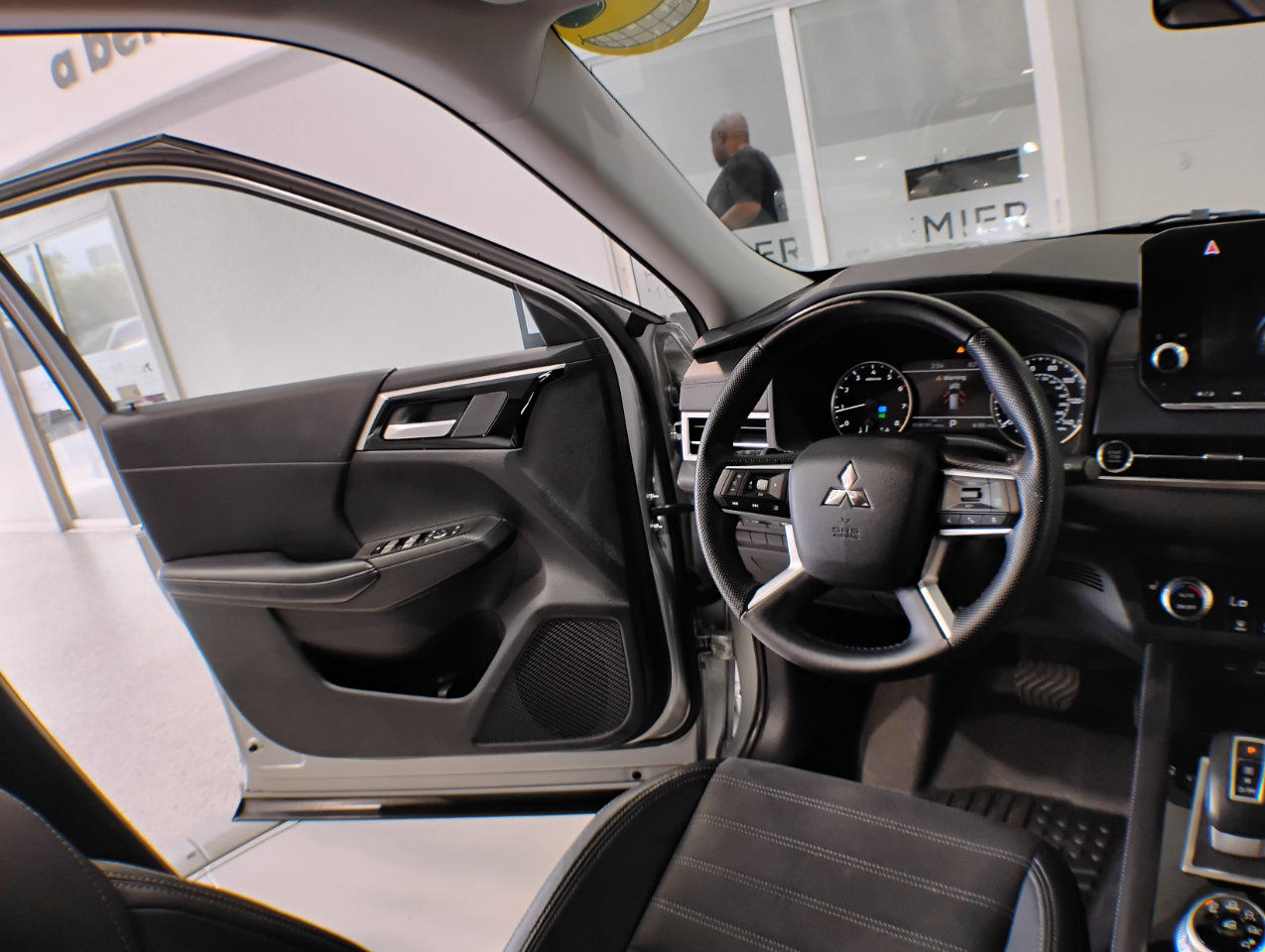 Mitsubishi Outlander SE 2WD 2023