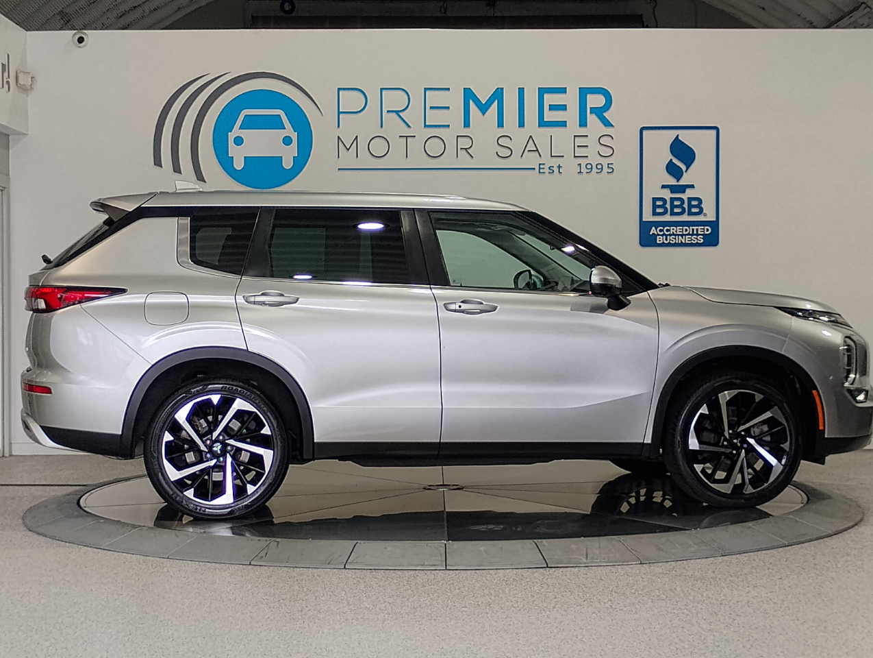 Mitsubishi Outlander SE 2WD 2023