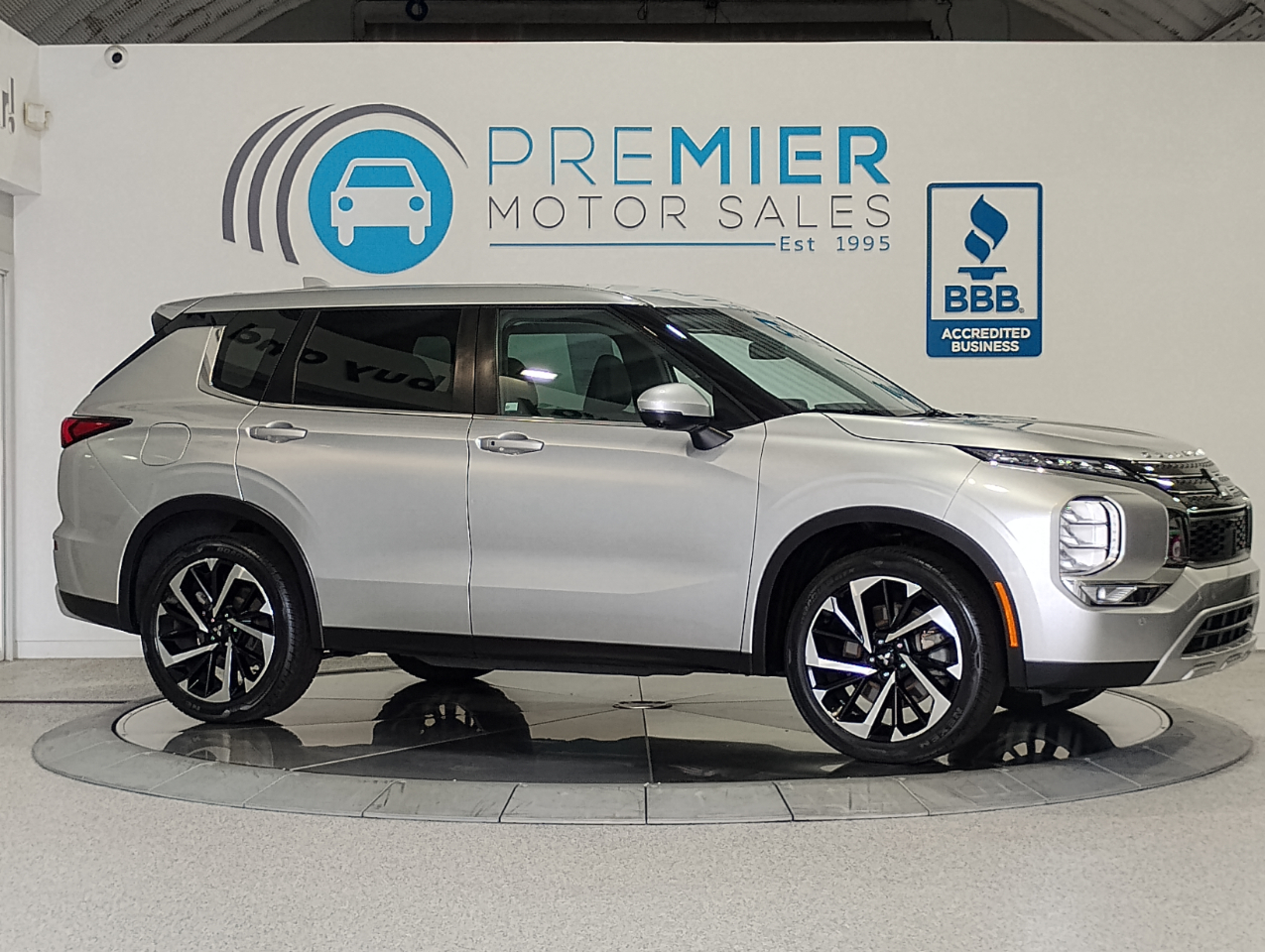 Mitsubishi Outlander SE 2WD 2023