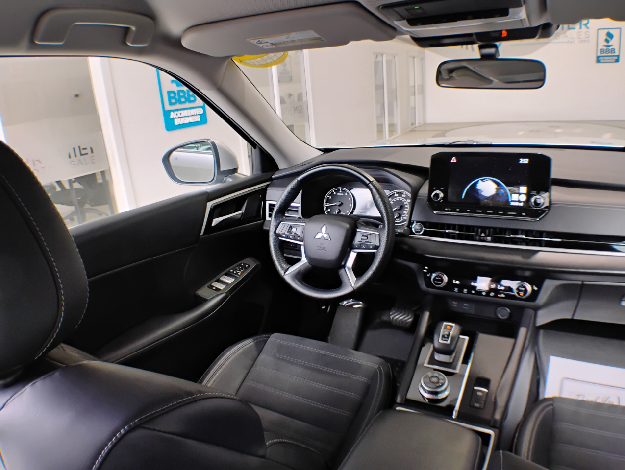 Mitsubishi Outlander SE 2WD 2023