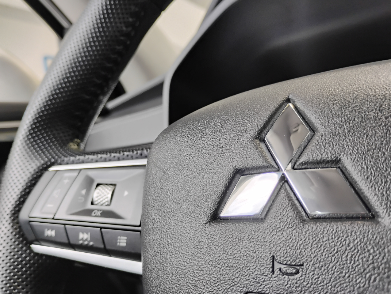 Mitsubishi Outlander SE 2WD 2023