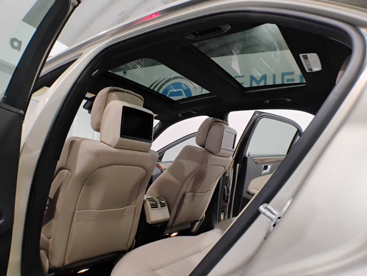 Mercedes-Benz E-Class E350 Sedan 4MATIC 2010