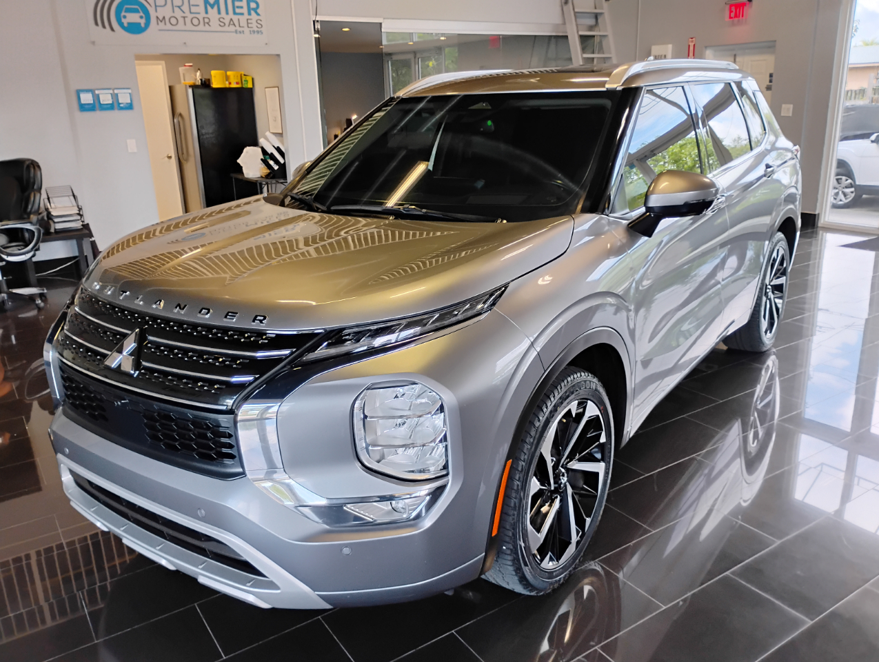 Mitsubishi Outlander SEL 2WD 2023