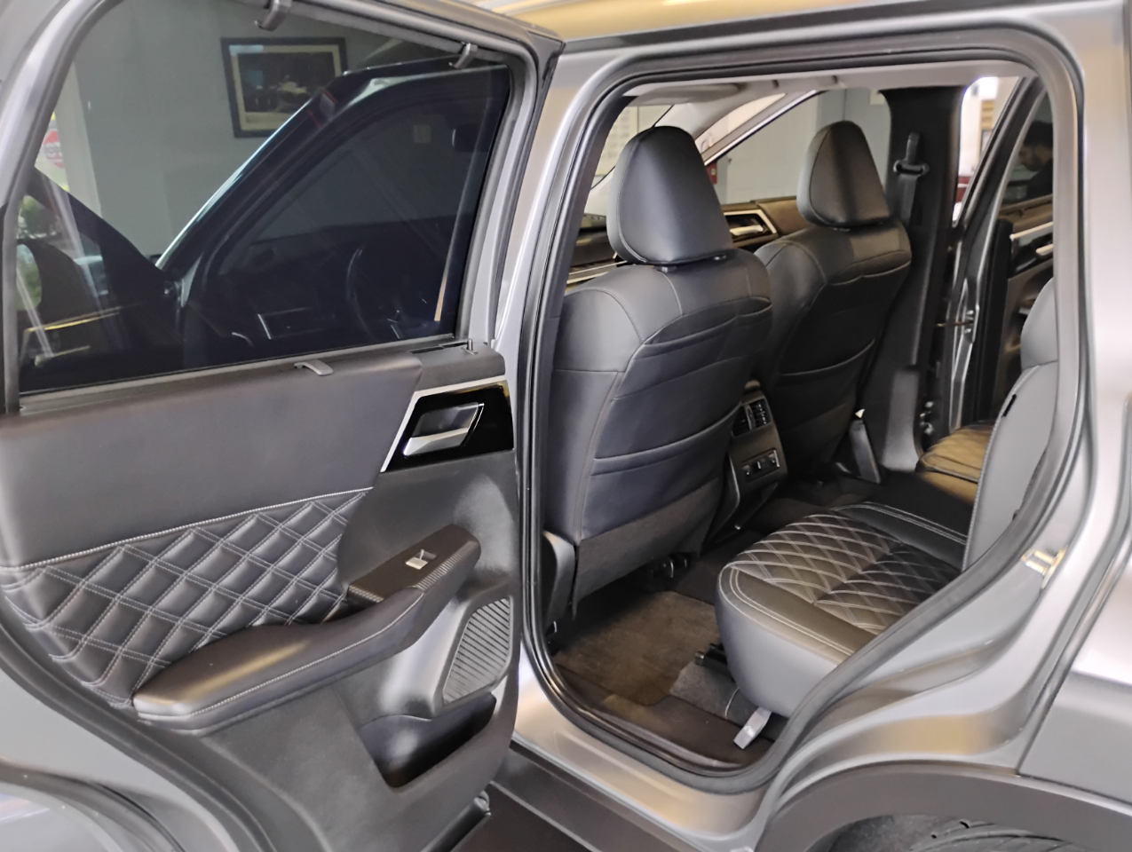 Mitsubishi Outlander SEL 2WD 2023