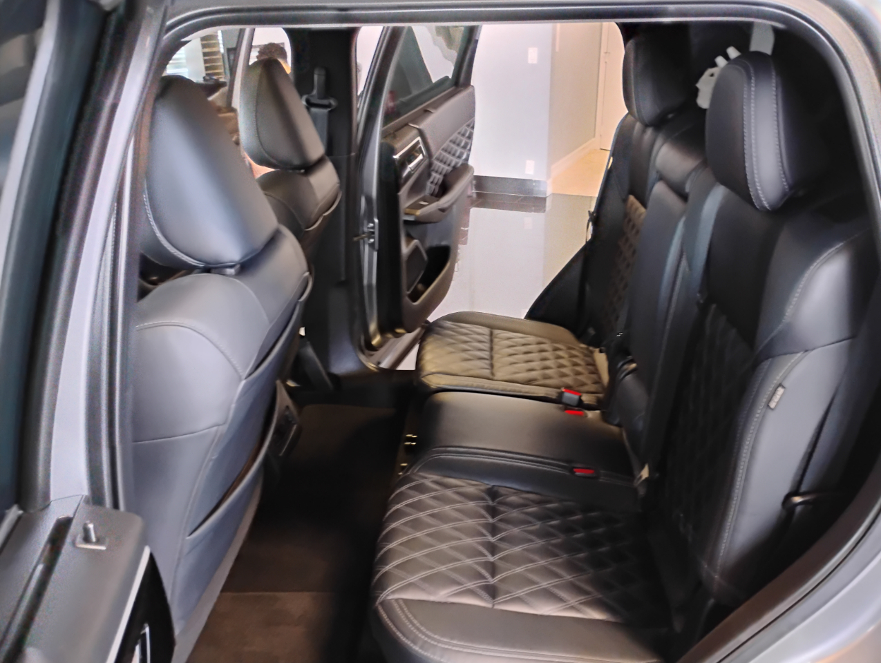 Mitsubishi Outlander SEL 2WD 2023