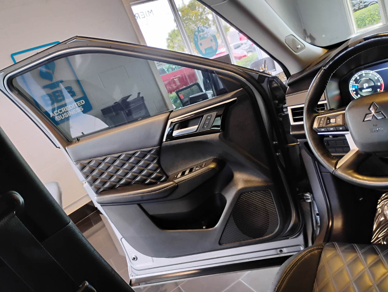 Mitsubishi Outlander SEL 2WD 2023