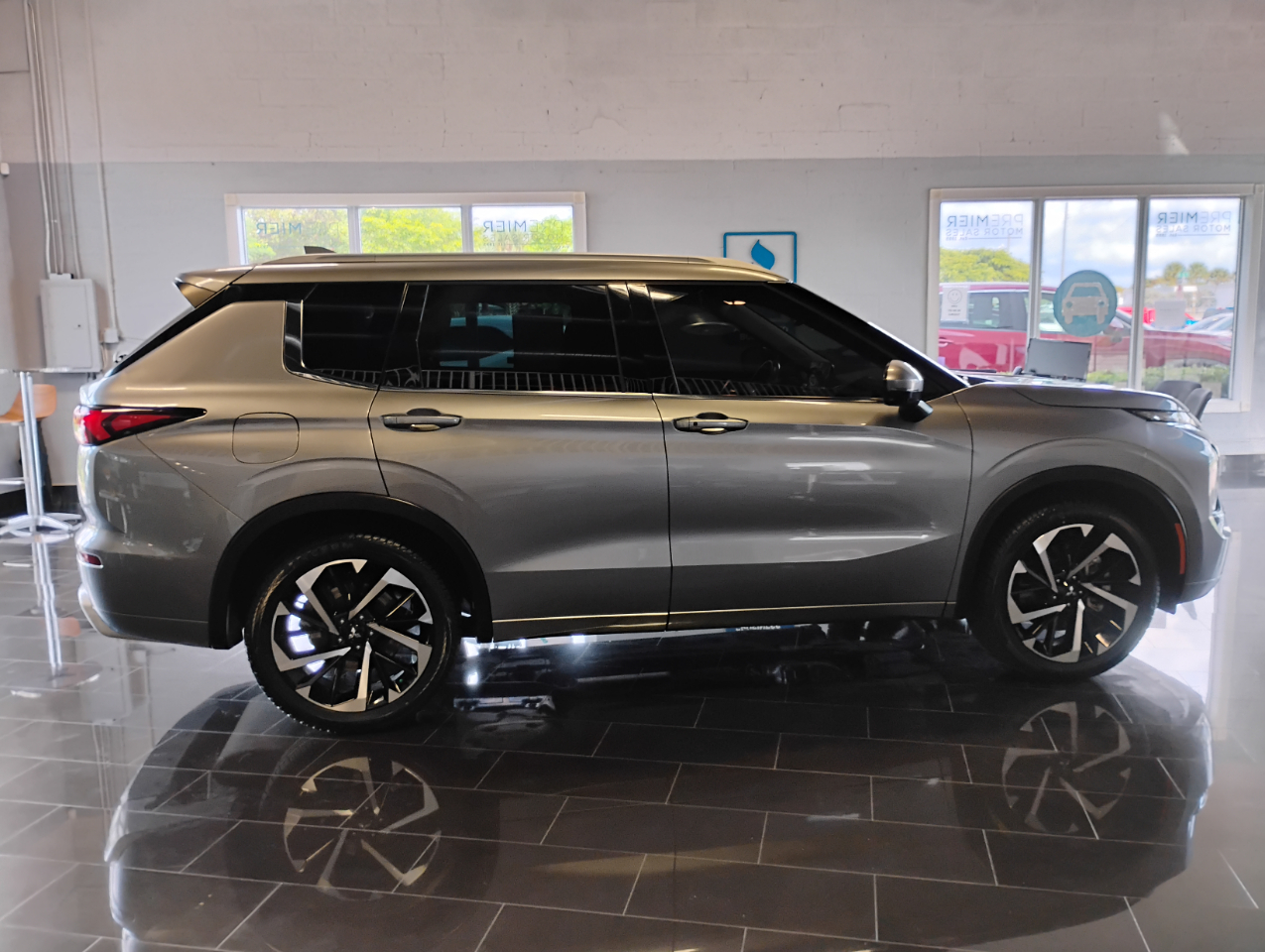 Mitsubishi Outlander SEL 2WD 2023