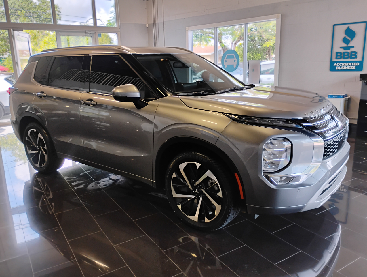 Mitsubishi Outlander SEL 2WD 2023