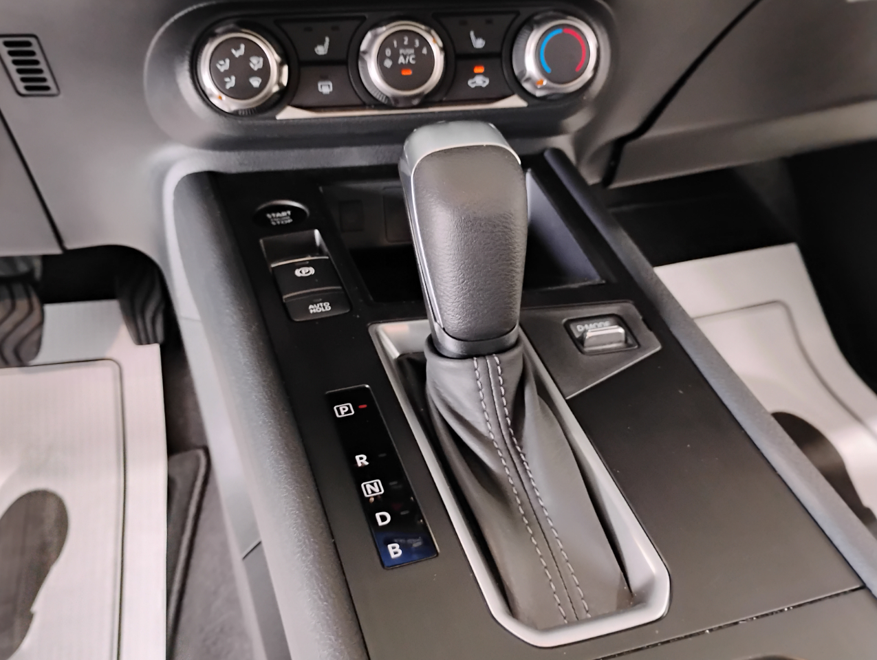 Nissan Kicks SV 2025