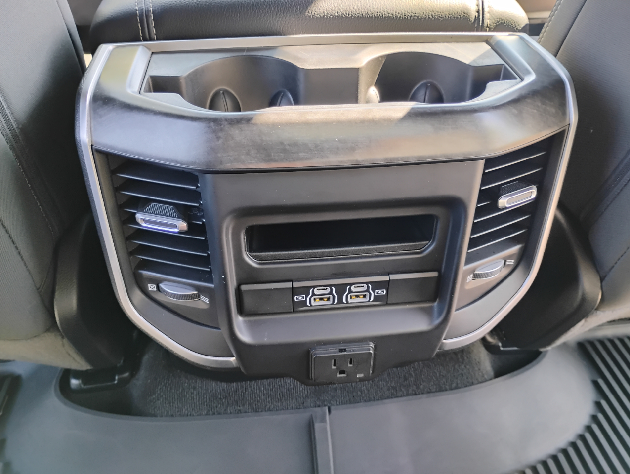 RAM 1500 Big Horn Quad Cab 2WD 2022