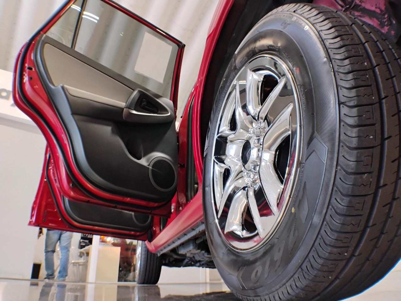 Toyota RAV4 Base V6 4WD 2012