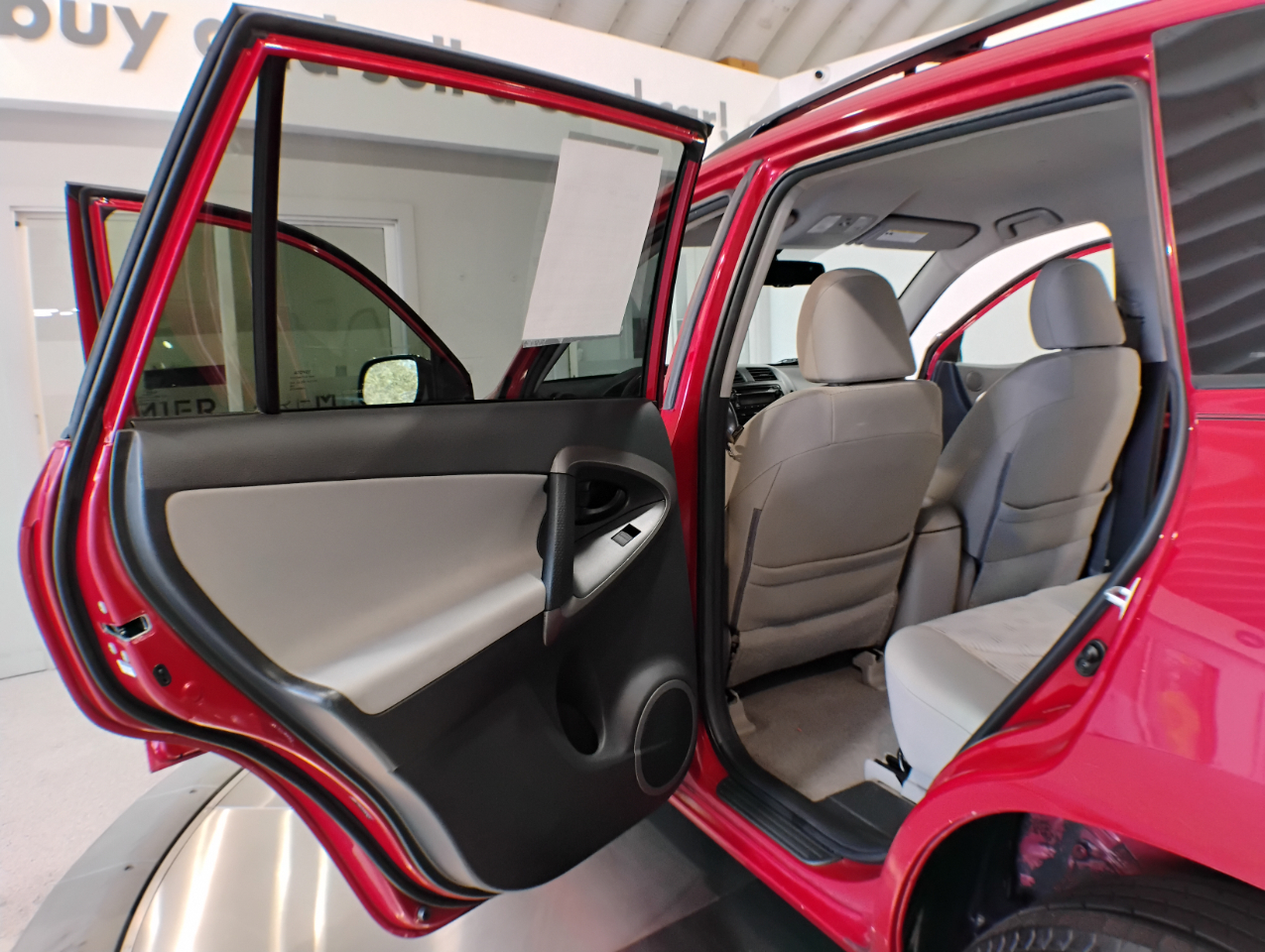 Toyota RAV4 Base V6 4WD 2012