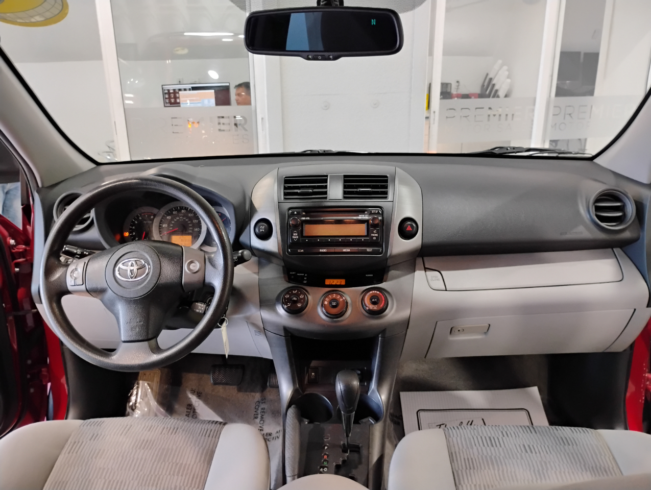 Toyota RAV4 Base V6 4WD 2012