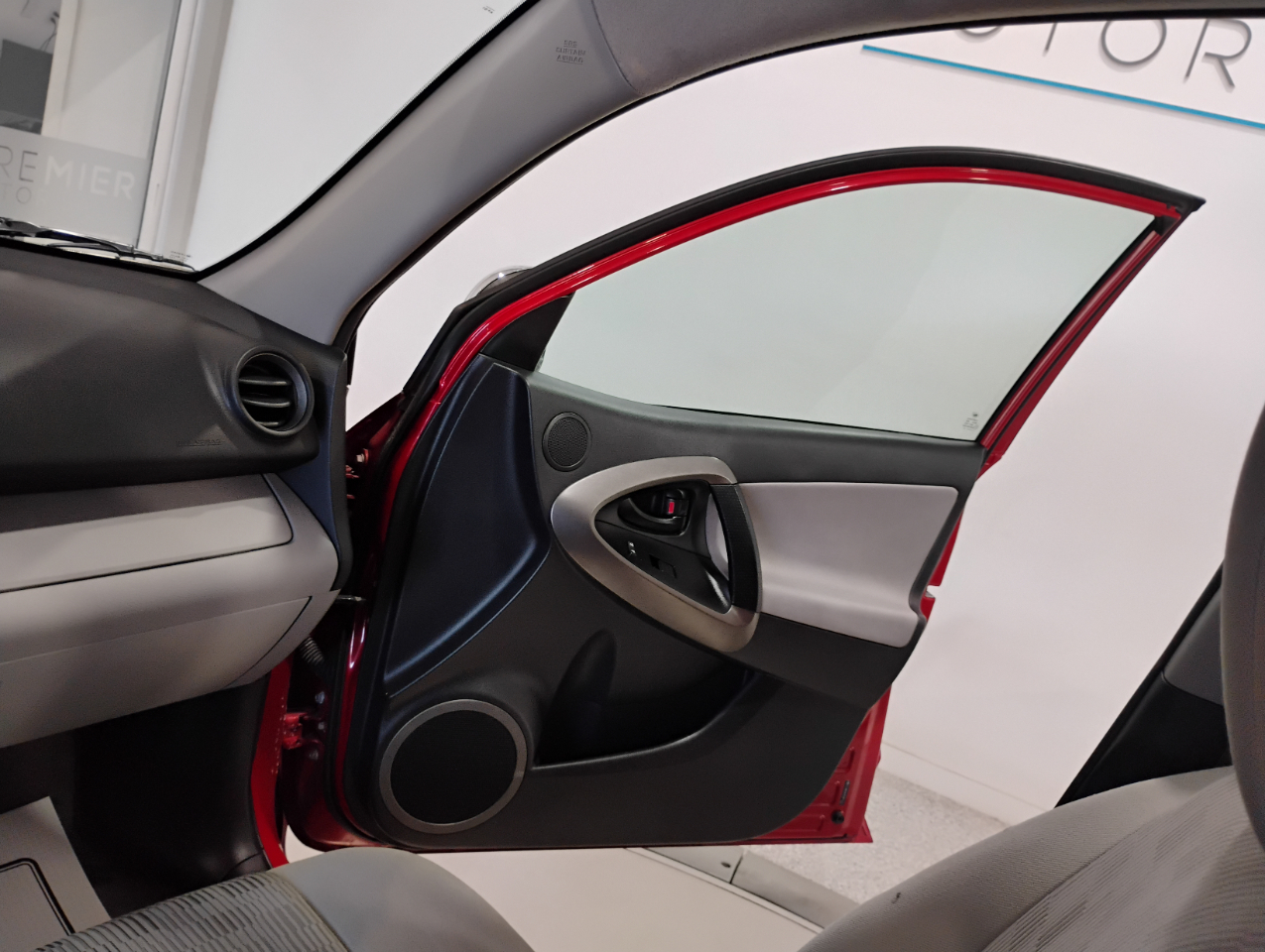 Toyota RAV4 Base V6 4WD 2012