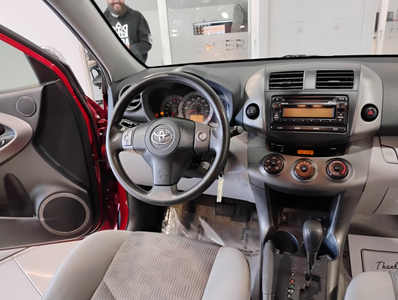 Toyota RAV4 Base V6 4WD 2012