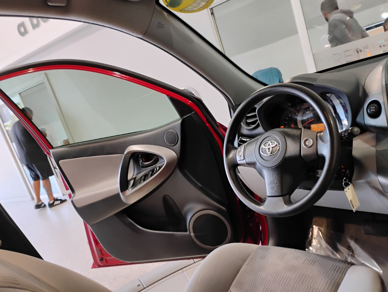 Toyota RAV4 Base V6 4WD 2012